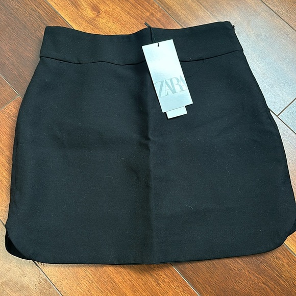 Zara Dresses & Skirts - NWT Zara Black Mini Skirt XS